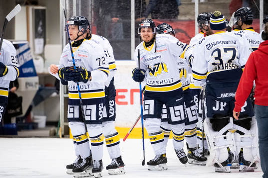 s Jonathan Davidsson och Fredrik Forsberg jublar