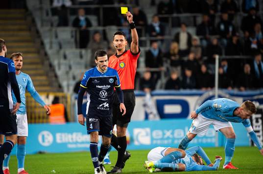 Onsalas Christoffer Nogueira tilldelas en varning