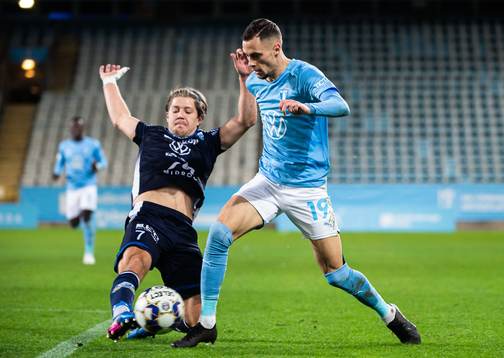 Onsalas Joel Palmquist och Malmö FFs Veljko Birmancevic