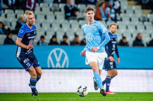 Malmö FFs Samuel Burakovsky mot Onsalas Adam Price
