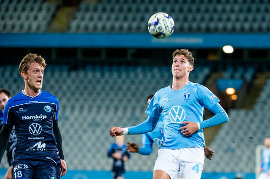 Malmö FFs Samuel Burakovsky mot Onsalas Fredrik Månsson