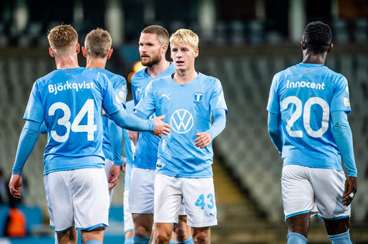 Malmö FFs Emil Lindman jublar med lagkamraterna