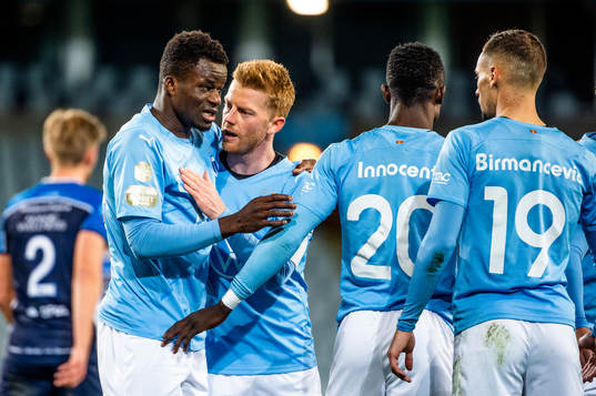 Malmö FFs Malik Abubakari jublar med Anders Christiansen