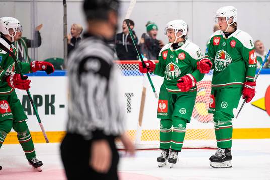 Leon Bristedt of Rögle celebraste with teammates