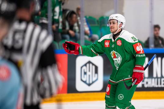 Ryan McKiernan of Rögle celebrates