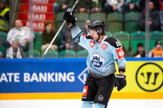 Shawn O'donnell of SønderjyskE celebrate