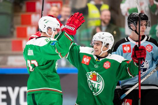 Linus Sjödin celebrate with Tyler Kelleher