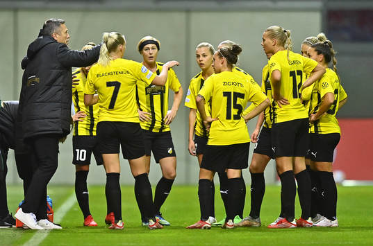 Mats Gren, head coach and players of Häcken looks dejected