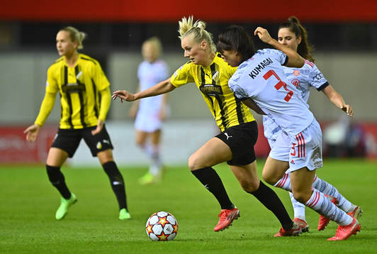 Stina Blackstenius of Häcken and Saki Kumagai of Bayern
