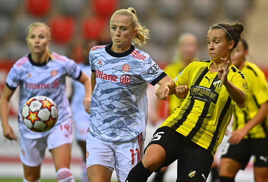Julia Zigiotti Olme of Häcken and Lea Schueller of Bayern