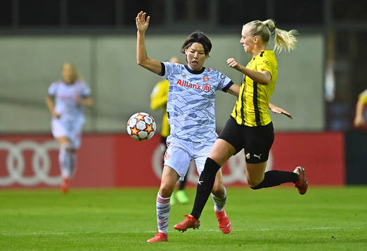 Saki Kumagai of Bayern Muenchen and Stina Blackstenius of