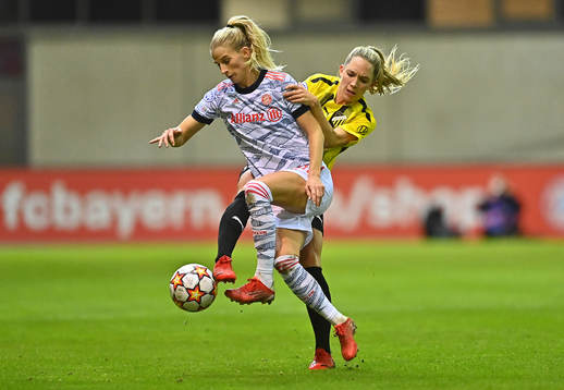 Elin Rubensson of Häcken annd Sofia Jakobsson of Bayern