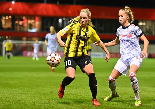 Elin Rubensson of Häcken and Giulia Gwinn of Bayern