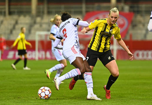 Lineth Beerensteyn of Bayern Muenchen and Stina