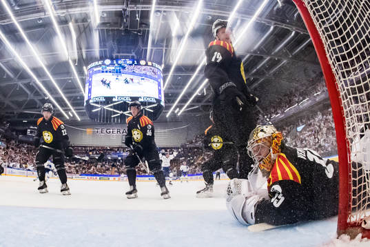 Brynäs målvakt Veini Vehviläinen Adam Pettersson och