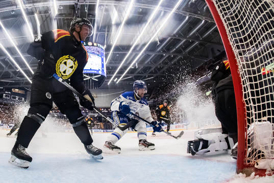 Brynäs Chay Genoway och Leksands Oskar Lang