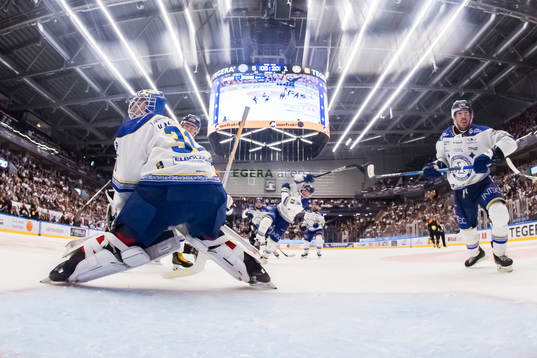 Leksands målvakt Kasimir Kaskisuo och Matt Caito