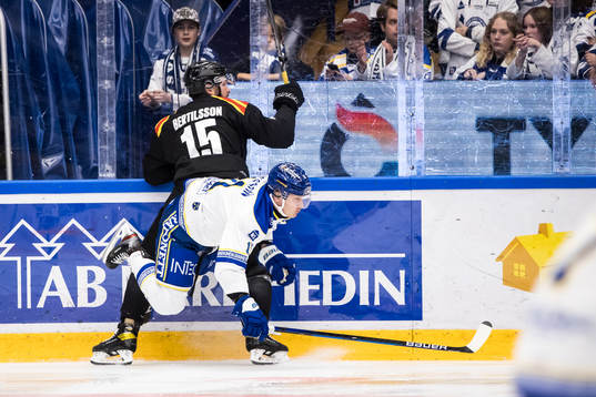 Brynäs Simon Bertilsson och Leksands Martin Karlsson