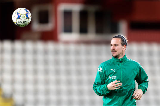 Jönköpings Edin Hamidovic innan fotbollsmatchen i