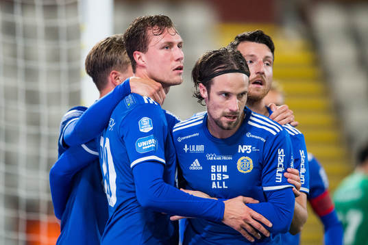 Sundsvalls Niklas Dalhström jublar med lagkamrater