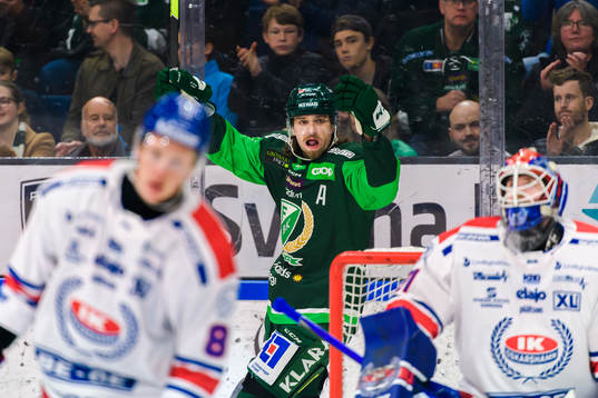 Färjestads Linus Johansson jublar