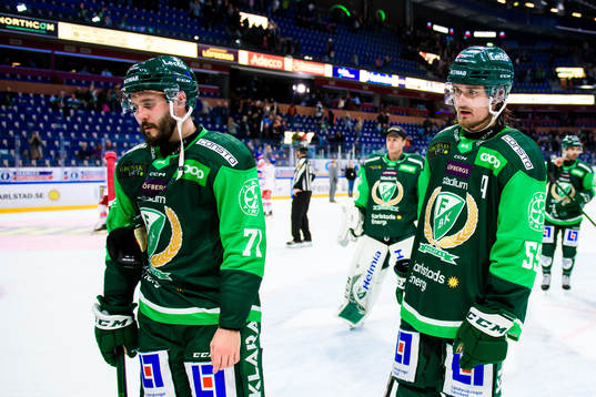 Färjestads Jesse Virtanen och Linus Johansson deppar