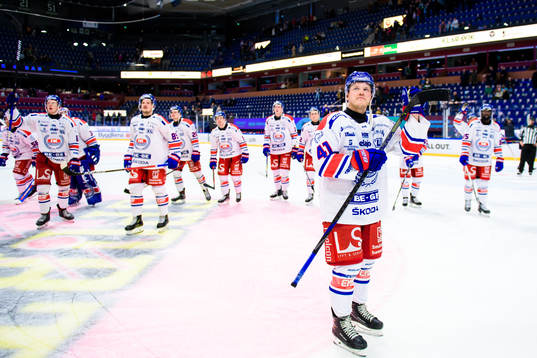 Oskarshamns Johan Johnsson jublar och tackar publiken
