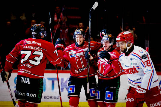 Örebros Elias Ekström jublar