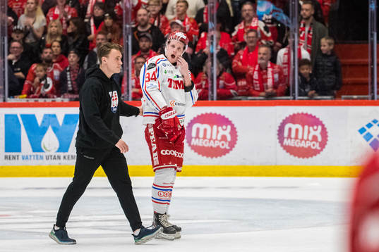 Timrås Sebastian Hartmann utgår skadad