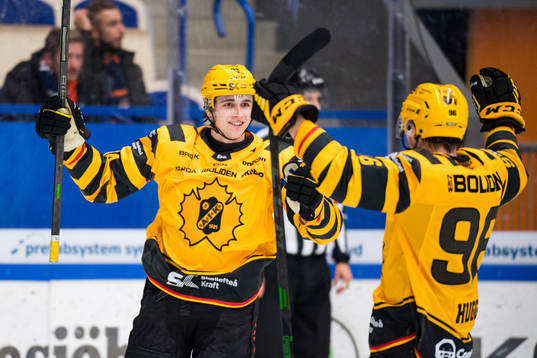 Skellefteås Linus Karlsson jublar