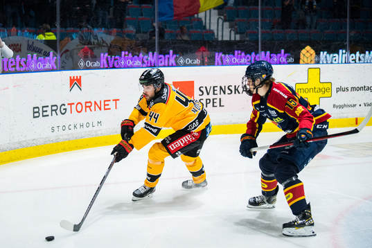 Luleås Jonathan Andersson och Djurgårdens Liam Öhgren
