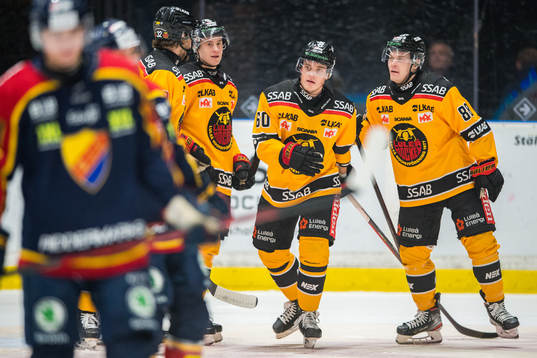 Luleås Julius Honka jublar