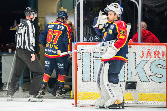 Djurgårdens Peter Holland lämnar isen