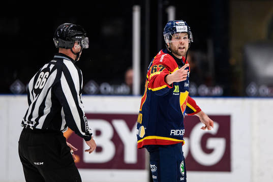 Djurgårdens Peter Holland reagerar