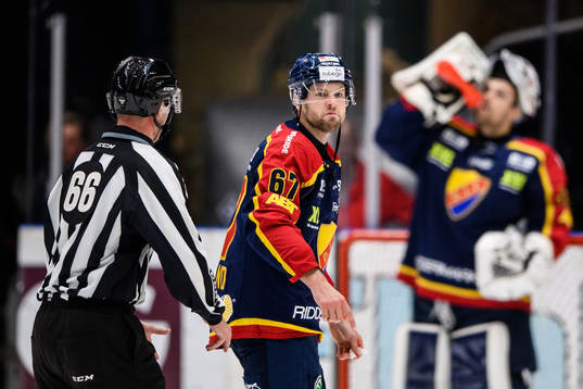 Djurgårdens Peter Holland reagerar