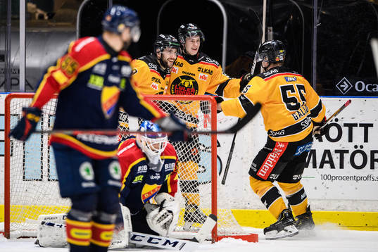 Luleås Pontus Andreasson (m) jublar med Vilmos Gallo