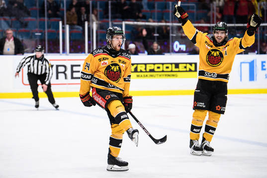 Luleås Brendan Shinnimin jublar