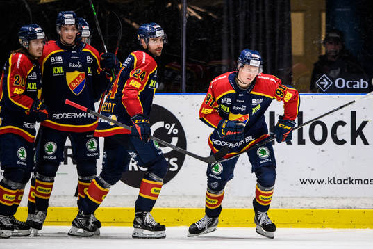 Djurgårdens Linus Andersson (h) jublar
