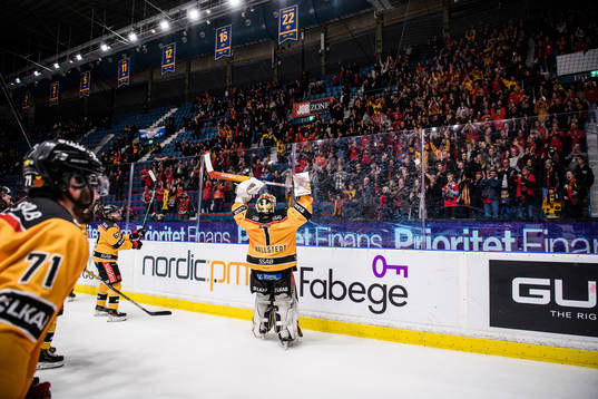 Luleås målvakt Jesper Wallstedt jublar