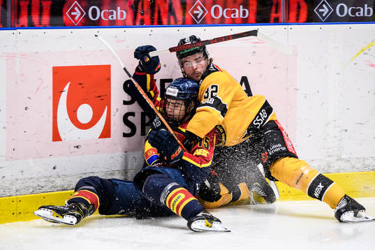 Djurgårdens Liam Öhgren och Luleås Oscar Engsund