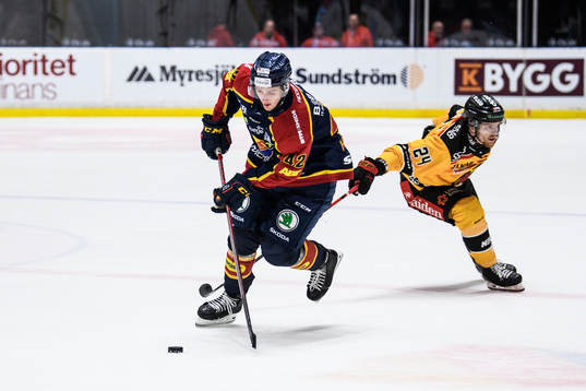 Djurgårdens Ludvig Hedström och Luleås Brendan Shinnimin