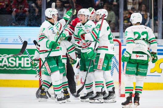 Rögles Oskar Stål Lyrenäs jublar