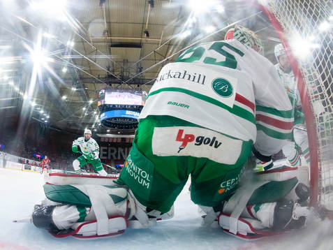 Frölundas Max Friberg (ej i bild) gör 1-0 bakom Rögles