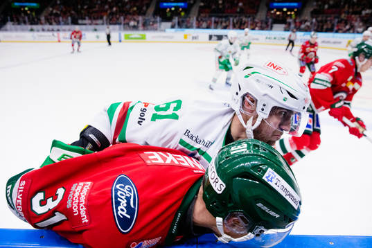 Rögles Ludvig Larsson och Frölundas Nicklas Lasu