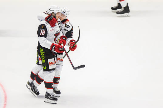 Malmö Redhawks Marcus Sylvegård jublar