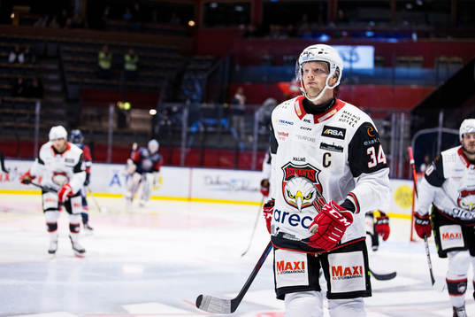 Malmö Redhawks Carl Söderberg jublar