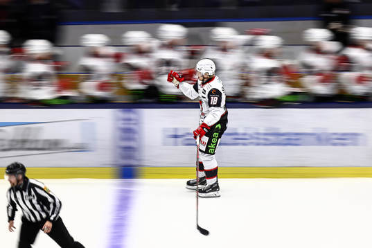 Malmö Redhawks Marcus Sylvegård jublar