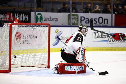 Mål förbi Malmö Redhawks målvakt Oscar Alsenfelt