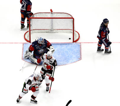 Malmö Redhawks Kalle Östman jublar