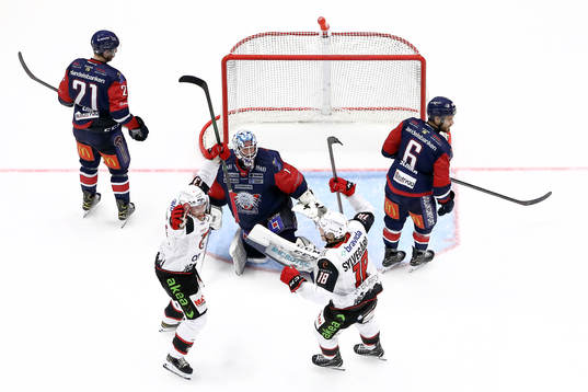 Malmö Redhawks Kalle Östman jublar